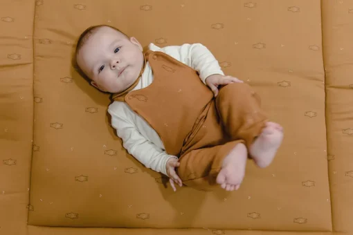 Alfombra de juego de oso pardo Gloop