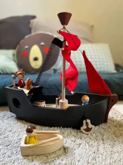 Barco pirata de madera - Plan Toys