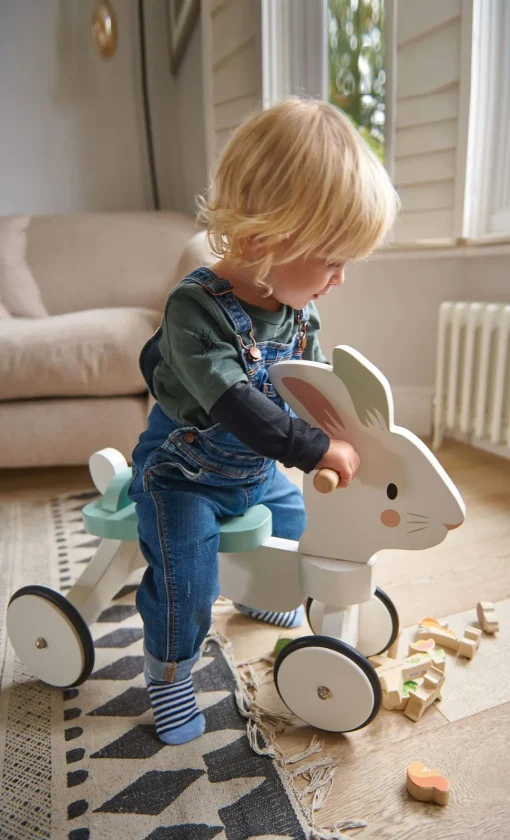 Correpasillos Conejo de madera - Tender Leaf Toys