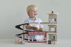 Garaje de madera y lavadero de coches - Little Dutch
