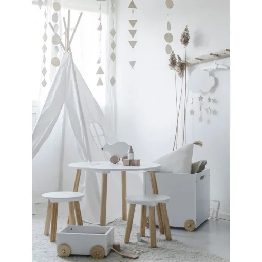 Mesa y taburetes blancos - JaBaDaBaDo