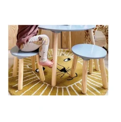 Mesa y taburetes grises JaBaDaBaDo