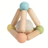 Sonajero triangular en color pastel - Plan Toys