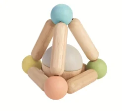 Sonajero triangular en color pastel - Plan Toys