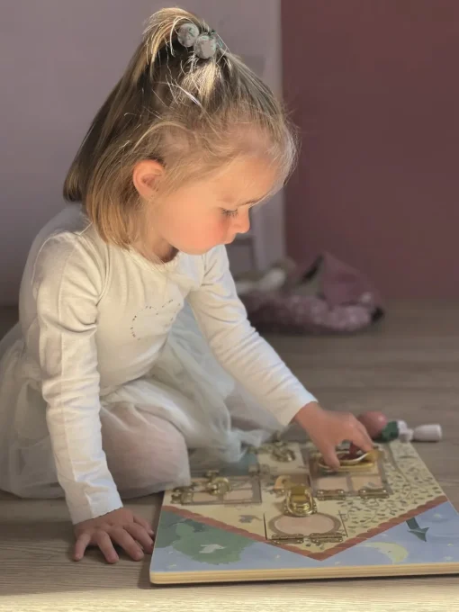 Tablero de habilidades motrices con cerraduras - Egmont Toys